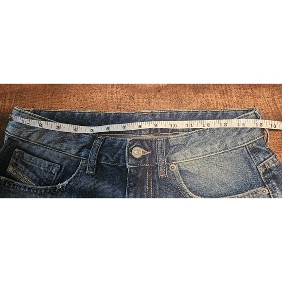 Diesel Womens De-Yuba 5-Pocket Size W28 Mid Rise Medium Wash Denim Shorts NEW - Picture 10 of 16